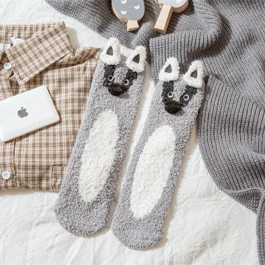 

The new winter warm coral velvet lovers Korean cartoon three-dimensional embroidered floor socks