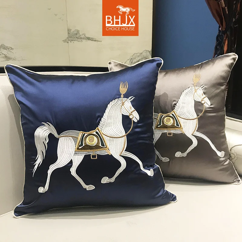 

Light luxury European-style war horse cushion pillow High-quality Chinese embroidery Living room sofa backrest decor pillow core