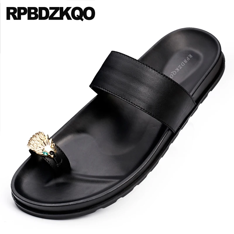 Шлепанцы без задника с открытыми пальцами металлическими известный бренд