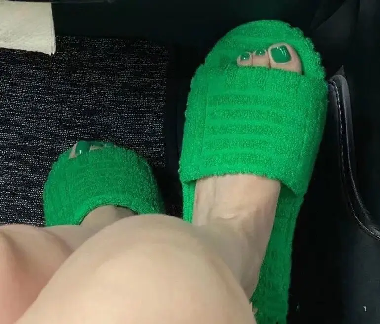 Женские тапочки 2021 Новые пушистые зеленые полотенца универсальная обувь женские