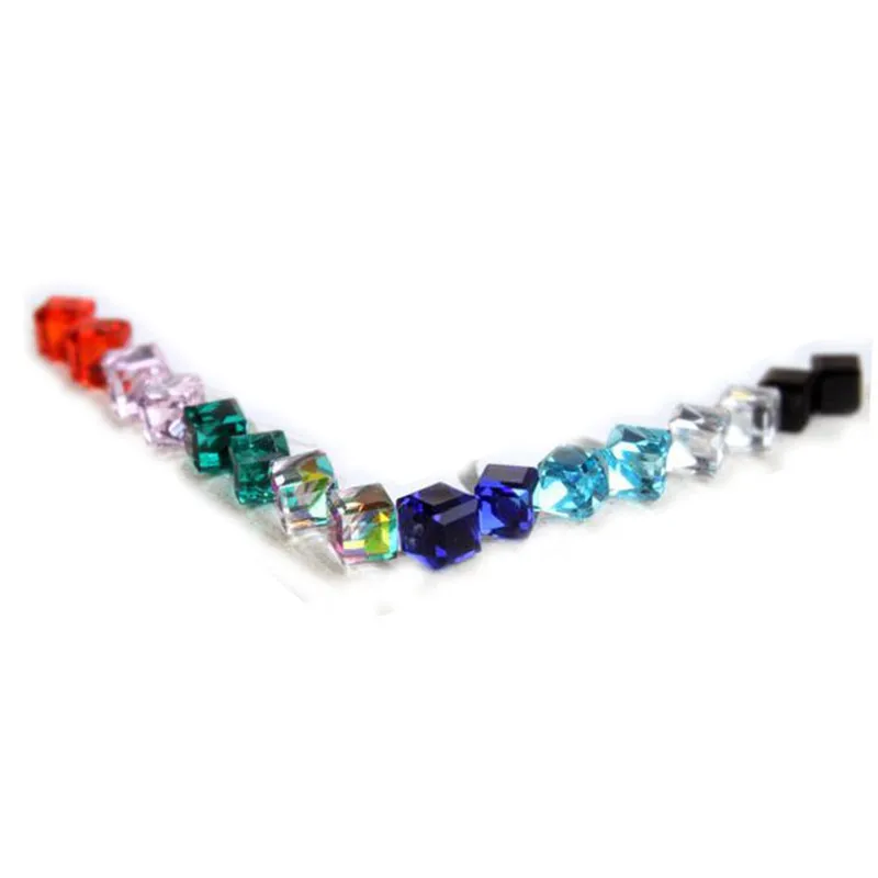 Серьги гвоздики с квадратными кристаллами белый красный синий