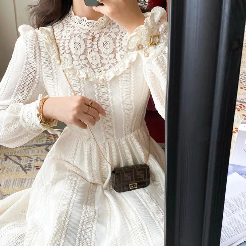 Винтажное кружевное сказочное платье с длинным рукавом белое зимнее женское