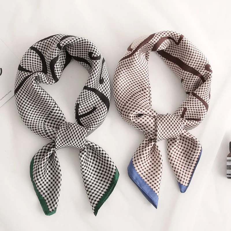 

Nieuwe Zijden Sjaal Plein Vrouwen Mode Plaid Brief Gedrukt Sjaals Lady Zakdoek 70X70Cm Bandana Foulard Wrap femme