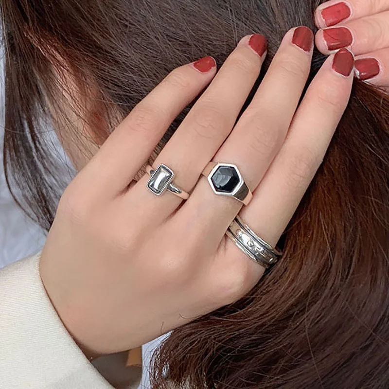 

Minimalist 925 Sterling Silver Party Rings New Fashion Creative Black Stone Geometric Elegant Bride Jewelry for Women