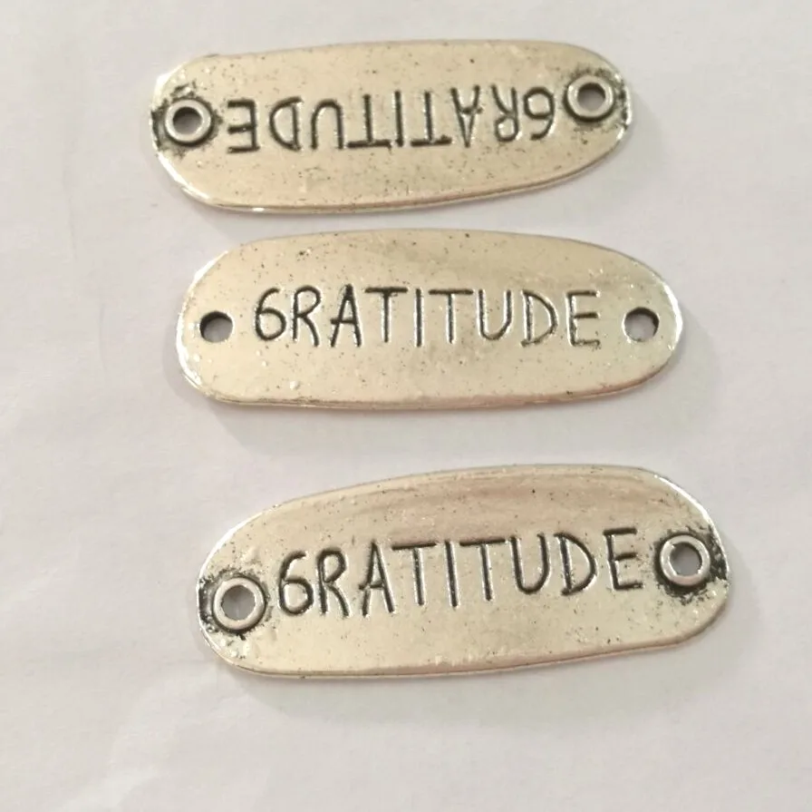

4pcs Tibetan silver color crafted 2sided Lettering GRATITUDE Bar Connector H0069