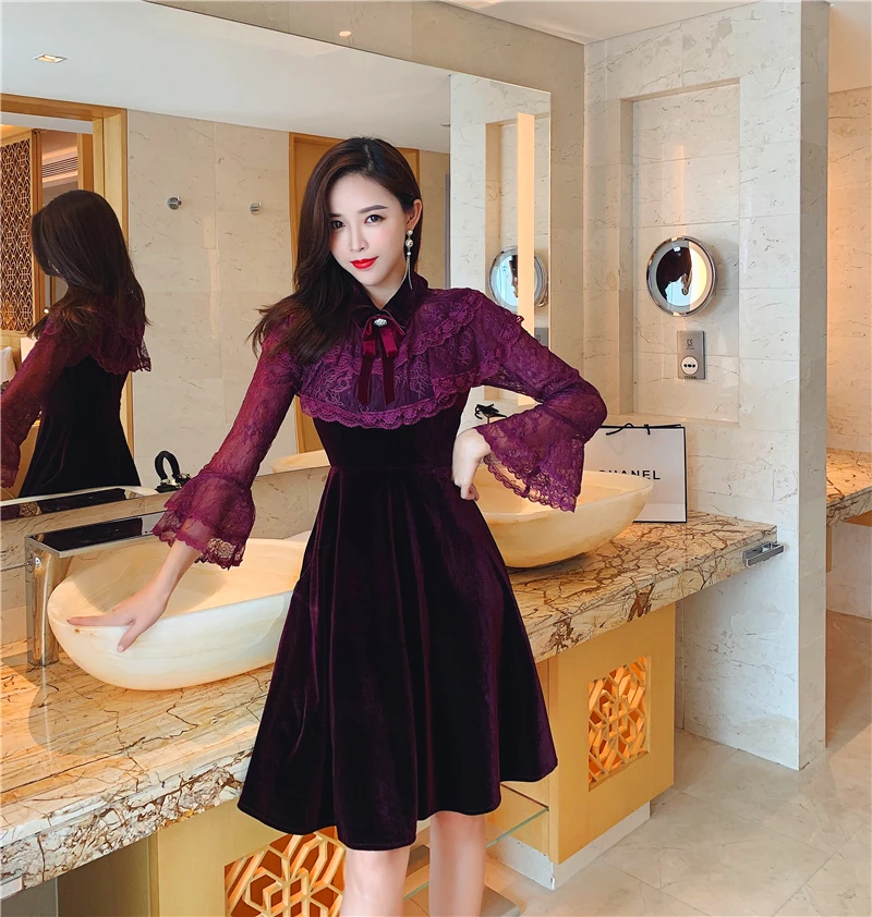 Женское бархатное платье до колен дизайнерское подиумное с бантом на воротнике и