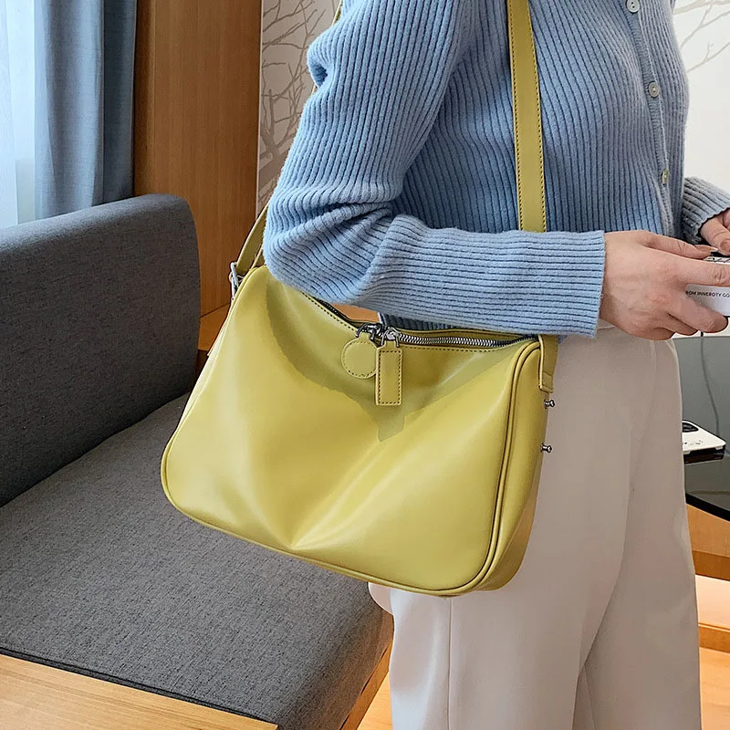 

Повседневная сумка на плечо в новом стиле, мессенджер из мягкой искусственной кожи, модная дизайнерская маленькая дамская сумочка на плечо ...