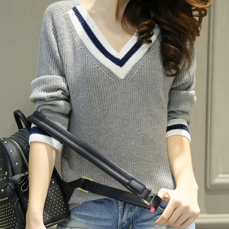 

Женский трикотажный пуловер с V-образным вырезом