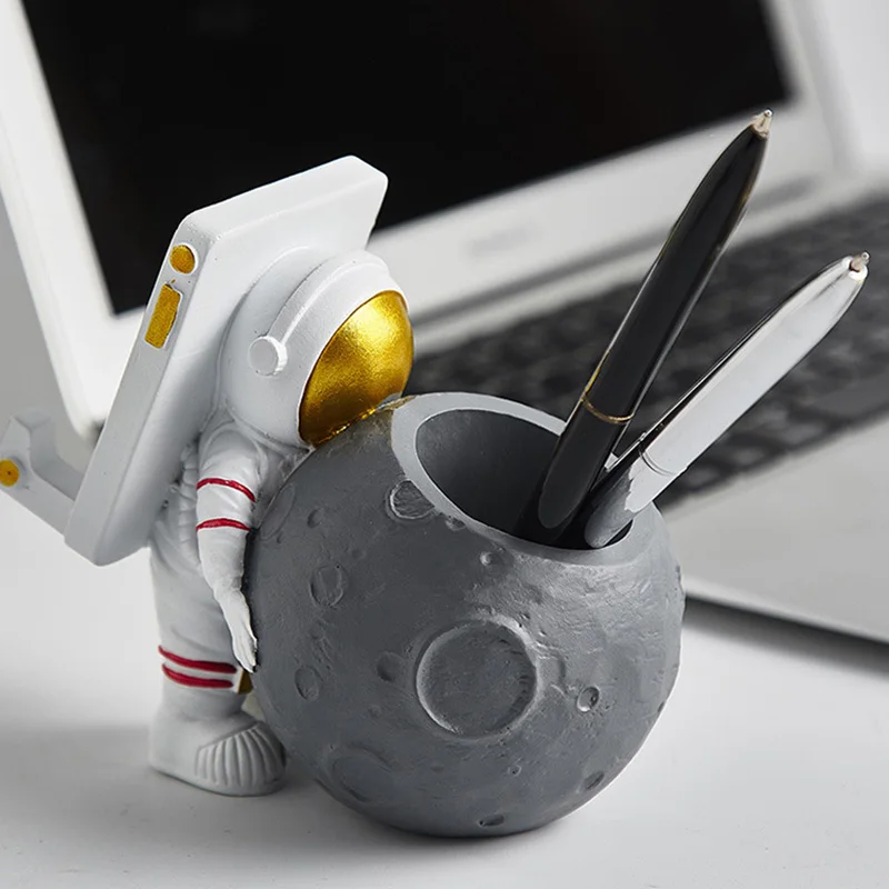 

Nordic Astronaut Pen Holder Ornaments Desktop Storage Phone Holder Decoration Creative Kawaii Living Room Modern Home Decor