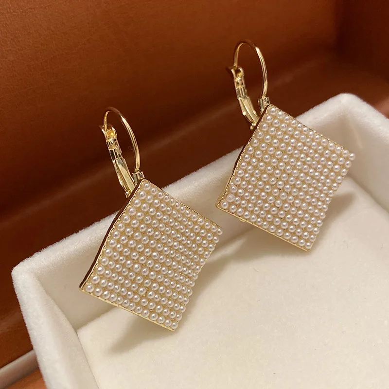 

2021 new fashion imitation pearl rhombus curved long female earrings