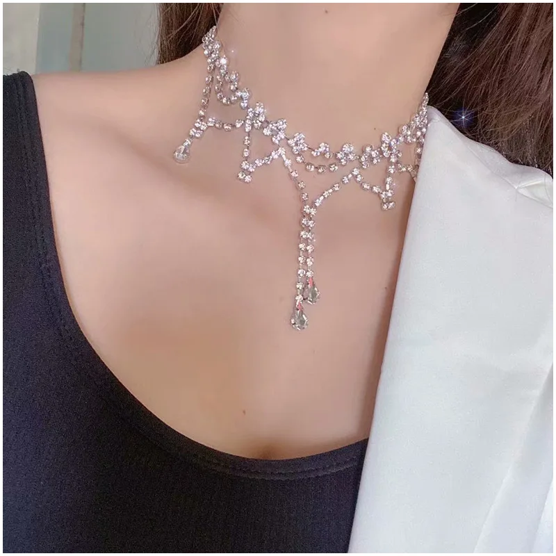 

Fashion Clavicle Chain Woman Charm Chokers Necklaces Geometry Rhinestone Shining Neck Chain Tredny Korean jewelry Gift