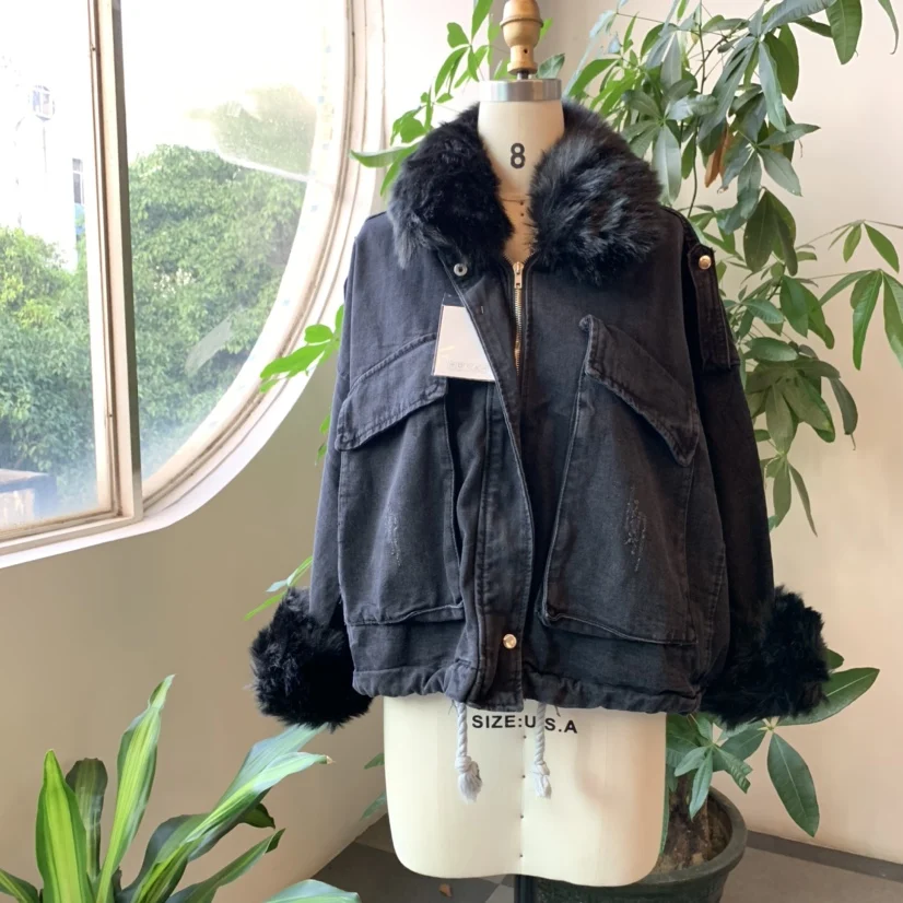 Женская короткая куртка с длинным рукавом черная плюшевая в стиле панк верхняя