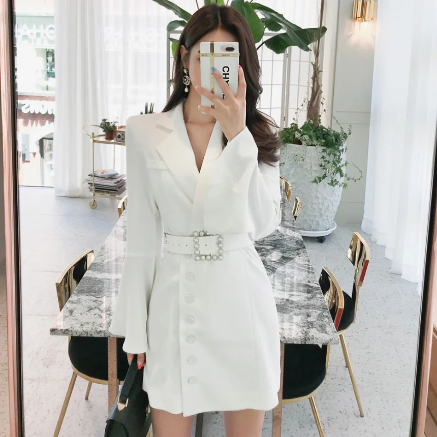Женское офисное платье блейзер с поясом элегантное приталенное отложным