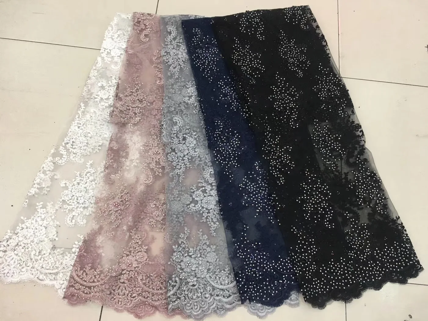 Черная французская кружевная ткань с бусинами и камнями сетка тюль высокое