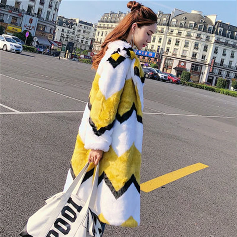 Женское меховое пальто средней длины новинка зимы 2019 Модное теплое с длинными