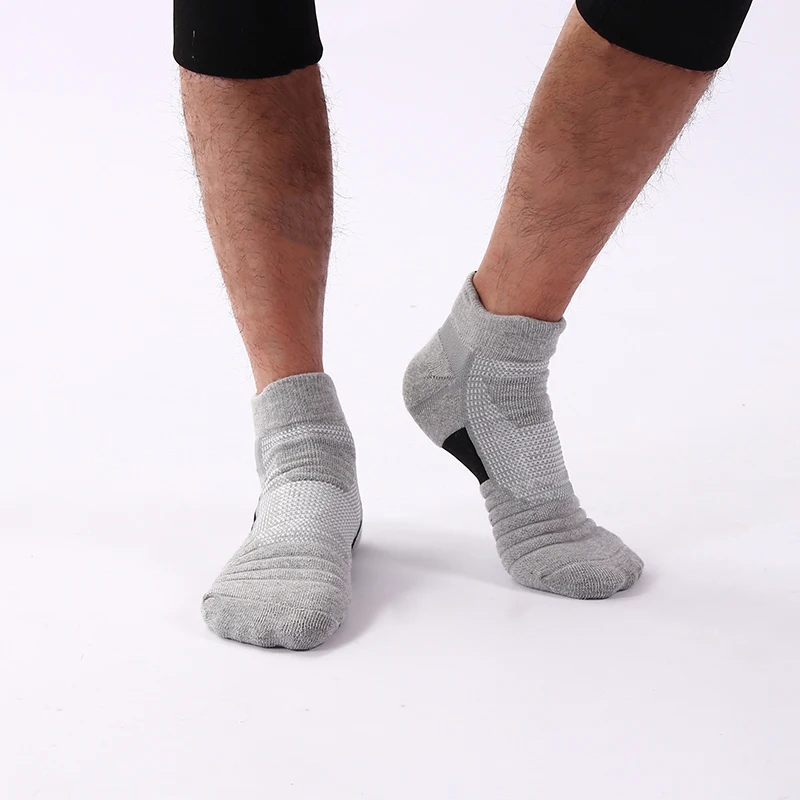 

Мужские спортивные дышащие носки для бега гигроскопические впитывающие пот баскетбольные спортивные толстые носки износостойкие хлопков...