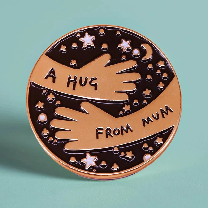 

A Hug from Mum Positive Supportive Enamel Brooch Pins Badge Lapel Pin Brooches Collar Jeans Jacket Fashion Jewelry Accessories