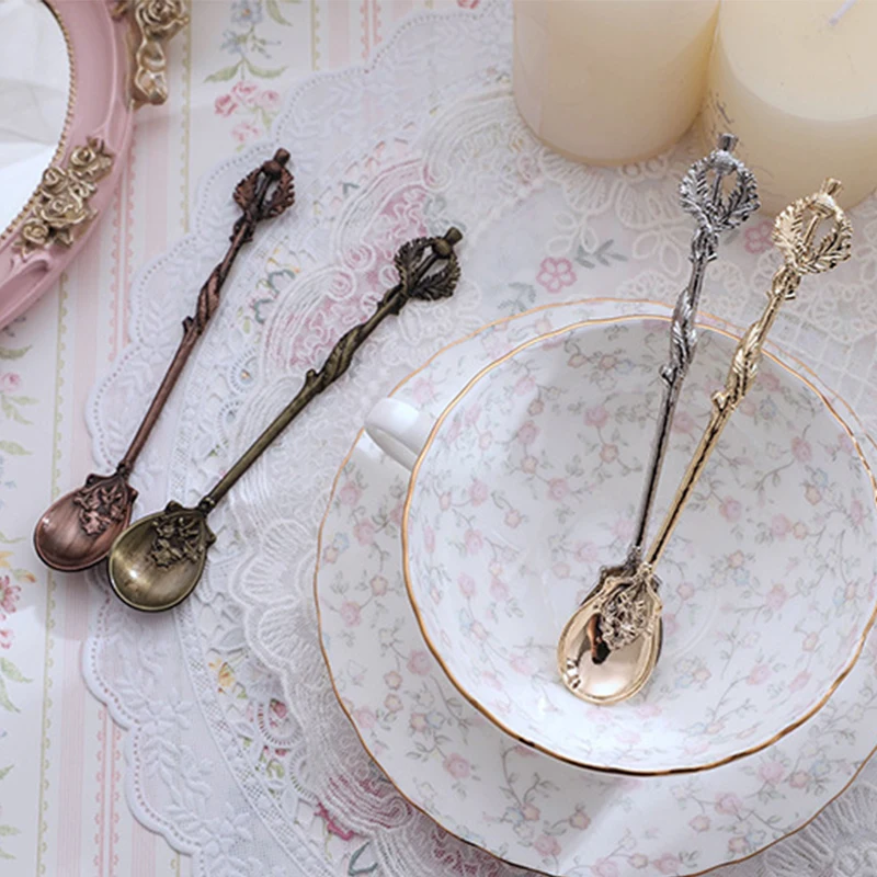 

Coffee Mixing Spoon Retro Fashion Tea Dessert Coffee Spoon Gold Silver Long Handle Kitchen Supplies Metal Teaspoons Tableware