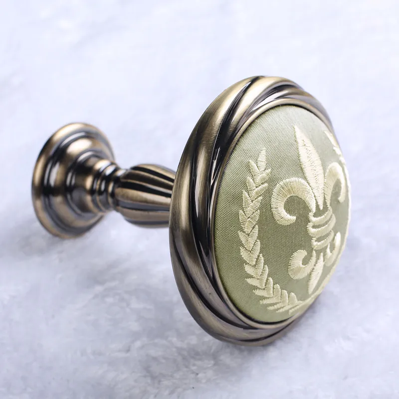 

2PCS European Style Fabric Embroidery Curtain Hook Wall Hook Boutique Curtain Hook Accessories