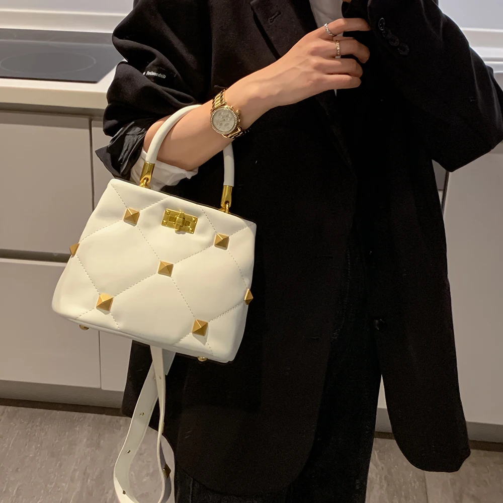

Hot New Style Leather Bucket Bag Big Rivet Diamond Shoulder Messenger Portable Female Small Square Bag