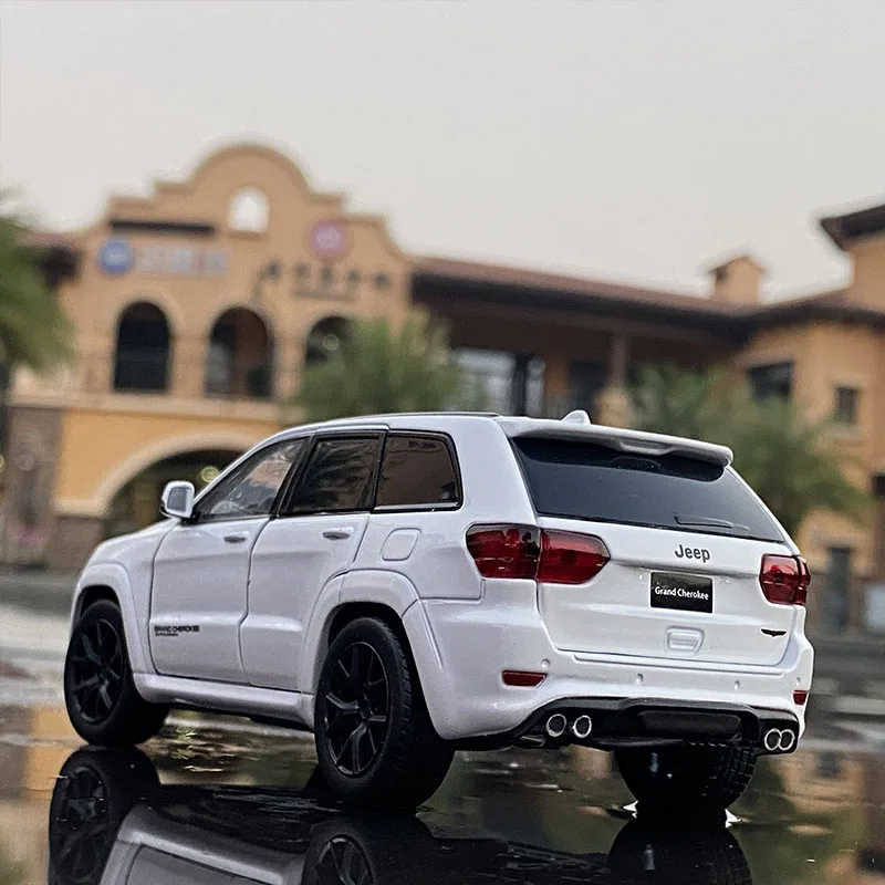 Автомобиль Grand Cherokee из сплава JEEPS-SRT 1: 32 классический автомобиль поглотитель