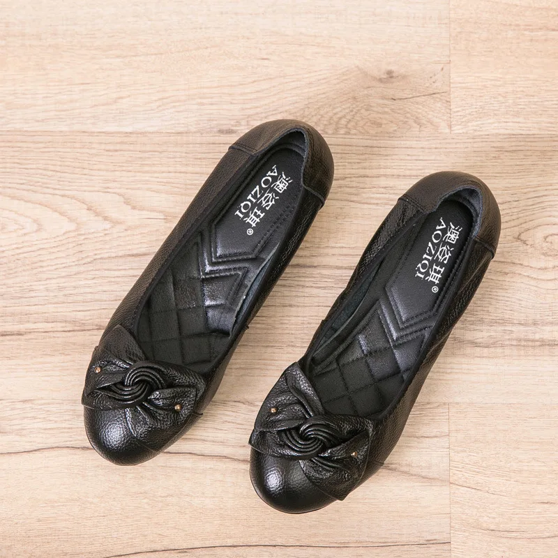

2021 spring middle-aged and elderly mother shoes comfortable soft sole flat heel shallow mouth single shoes cowhide women's shoe