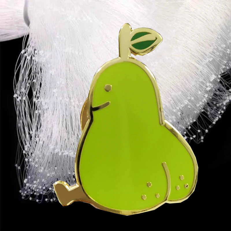 Забавная брошь с грушевой задницей фруктового животного эмалированная булавка Kawaii птичий знак для детей и взрослых подарок декор на джинсах или рюкзаках.