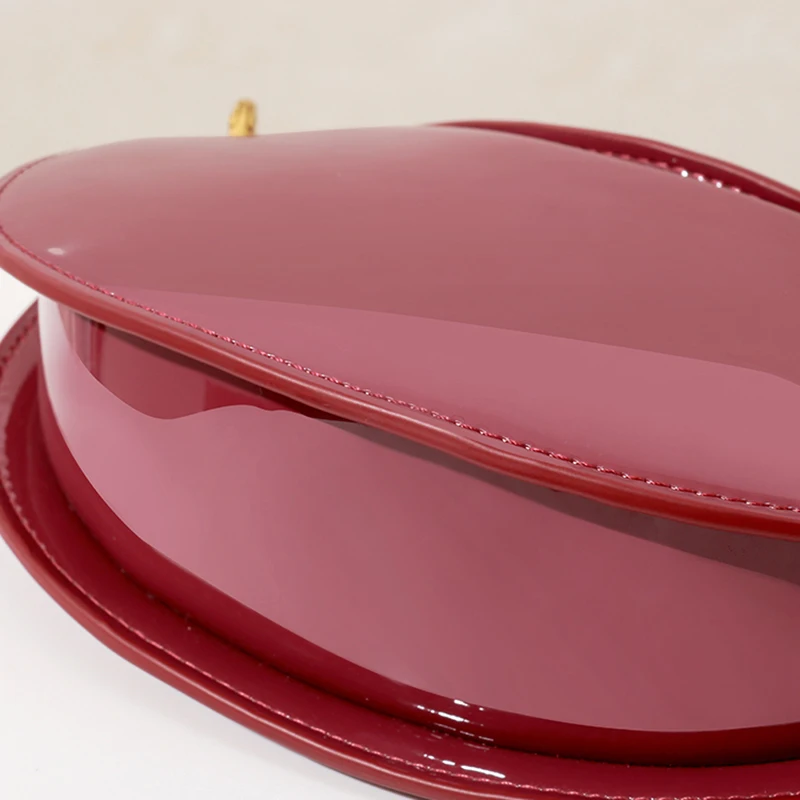 

[EAM] Women New Luxury Pearls Chains Patent Leather Personality All-match Crossbody Shoulder Bag Fashion Tide 2021 18A2442