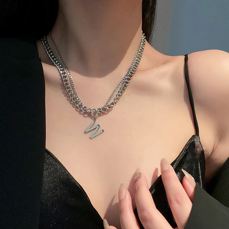 

Elegant White Imitation Pearl Necklace For Women Vintage Letter M Irregular Pearl Wedding Choker Necklace Charm Fashion Jewelry