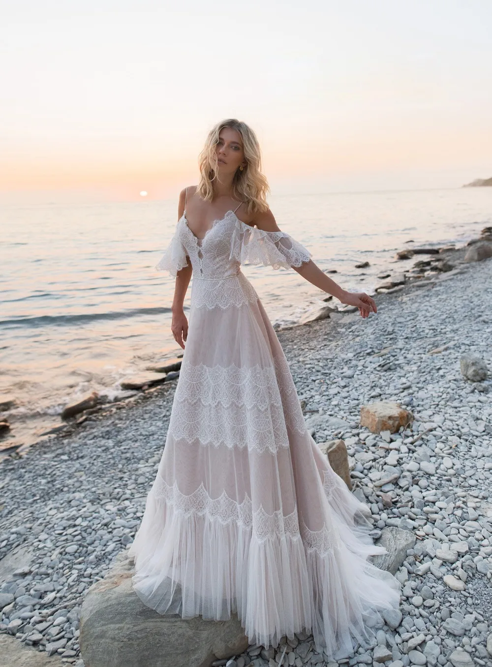 

Beach A Line Bohemian Wedding Dresses 2020 Off Shoulder Lace Appliques Bridal Gowns Sexy Backless Wedding Dress Robe De Mariee