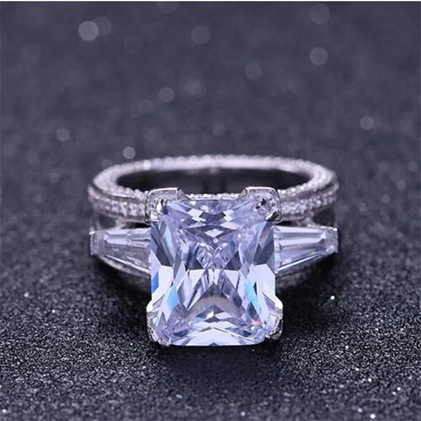Женское Обручальное кольцо с крупным фианитом 10ct из серебра 408 пробы имитацией