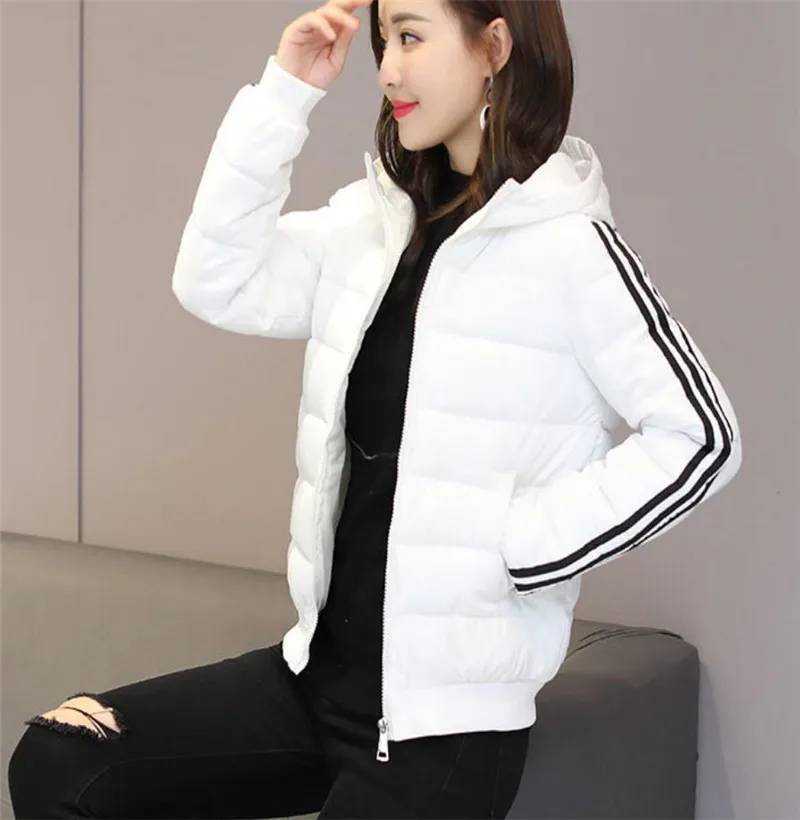 Женская куртка с капюшоном и хлопковой подкладкой