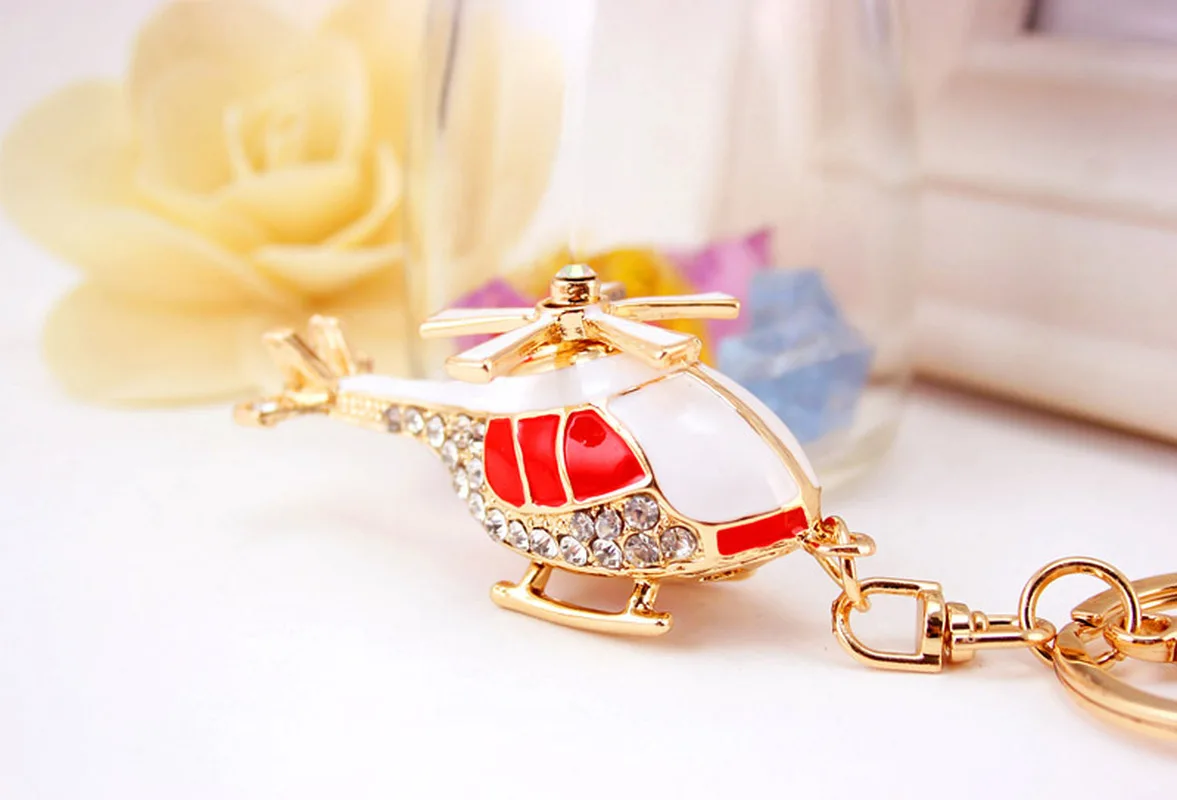 Стразы брелок с милым мультяшным летательным аппаратом вертолет 2021 модные
