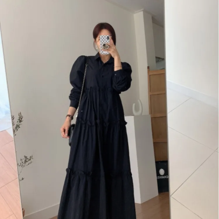 

Single breasted dress with shirt collar with ear