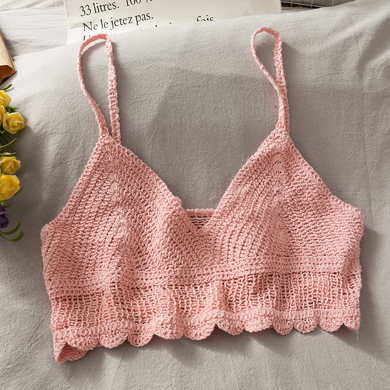 Кроп-топ женский летний на тонких бретелях с V-образным вырезом и открытой спиной