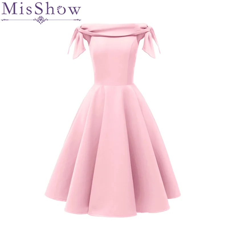 С открытыми плечами короткое вечернее платье размера плюс атласное розовое