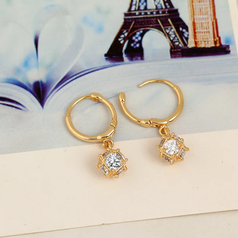 Серьги-гвоздики цвета розового золота 585 пробы с инкрустацией из циркона