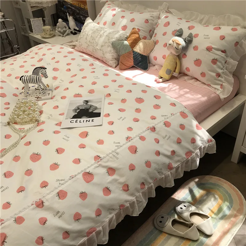 

Всесезонные 100 хлопок кружево Постельное белье узор со вкусом клубники розовый набор одеял для кровати девушка лежак Kawaii Постельное белье