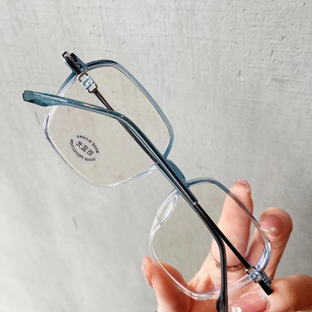

Anti-Blue Glasses For Men And Women Retro Square Glasses Frame Flat Mirror Ultra-Light Frame Can Be Equipped With Myopia 2021