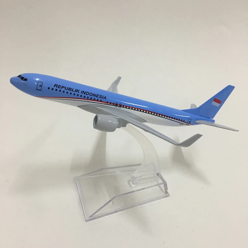 Джейсон пачка 16 см REPUBLIK Индонезия модель аэроплана самолет масштаба 1:400 Boeing 737