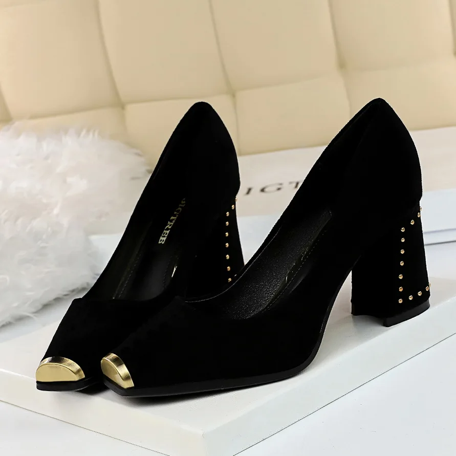 

2020 Women 7.5cm High Heels Lady Escarpins Chunky Rivets Lady Block Block Low Heels Square Toe Office Blue Yellow Studded Shoes