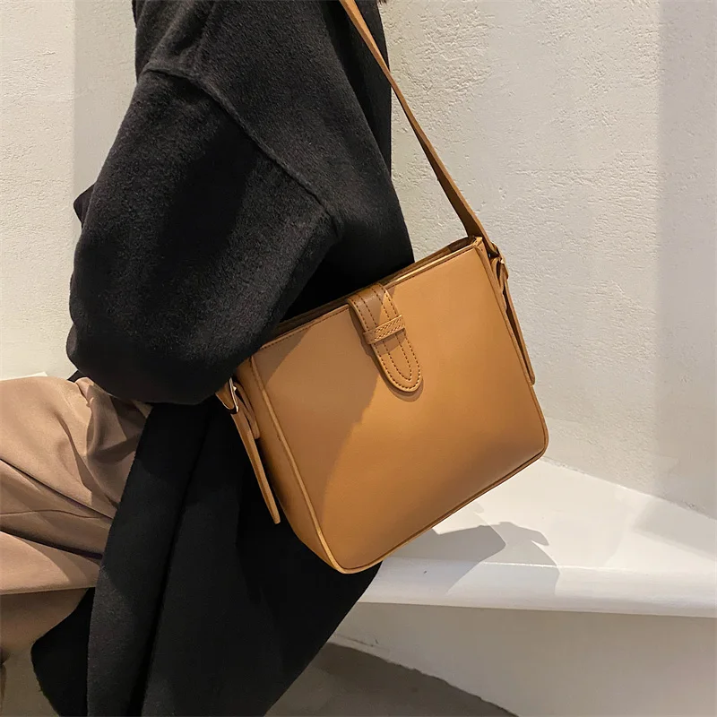 

Casual Women Solid Color Crossbody Bag Satchels Brown PU Leather Shoulder Bags 2022 Trendy Female Handbags Brown Travel Totes