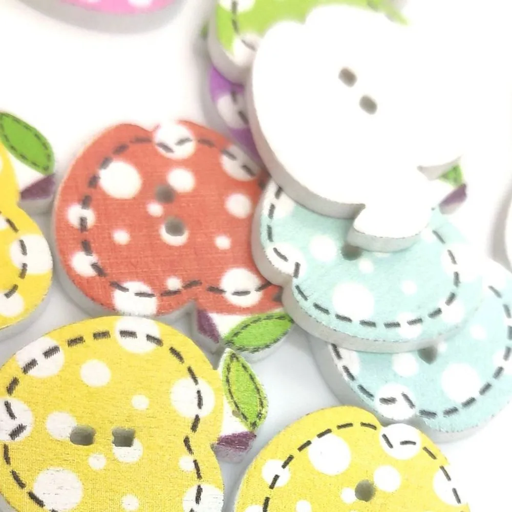 50 шт. маленькое яблоко раскрашенные деревянные пуговицы на белом фоне детская