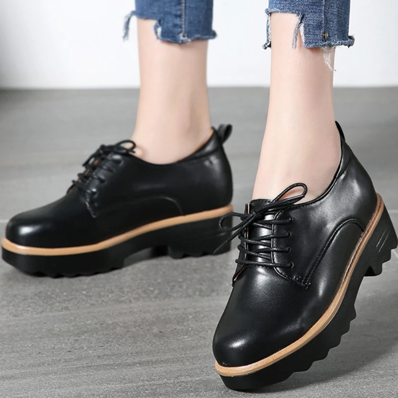 Женские байкерские ботильоны кроссовки из искусственной кожи на платформе