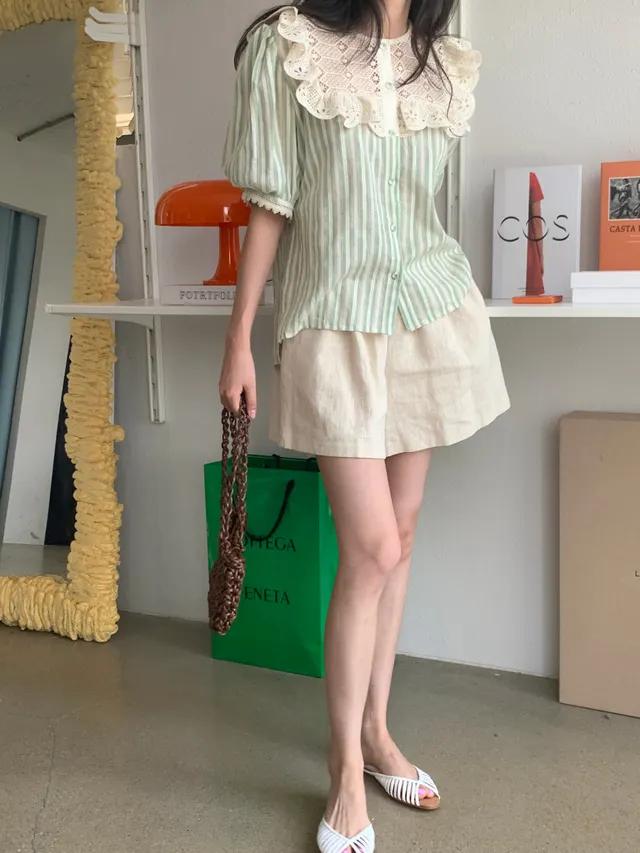 

South Korea Chic Gentle Round Neck Heavy Industry Hollow Lace Stitching Loose Single-breasted Striped Puff Sleeve Shirt