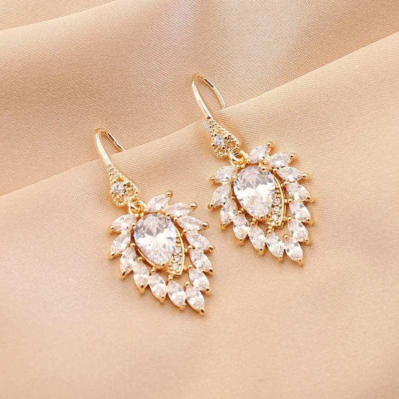 

Wholesale Various Female Fashion Personality Zircon Copper Water Drop Earrings for Women Metal Party Jewelry Accessory Girl Gift