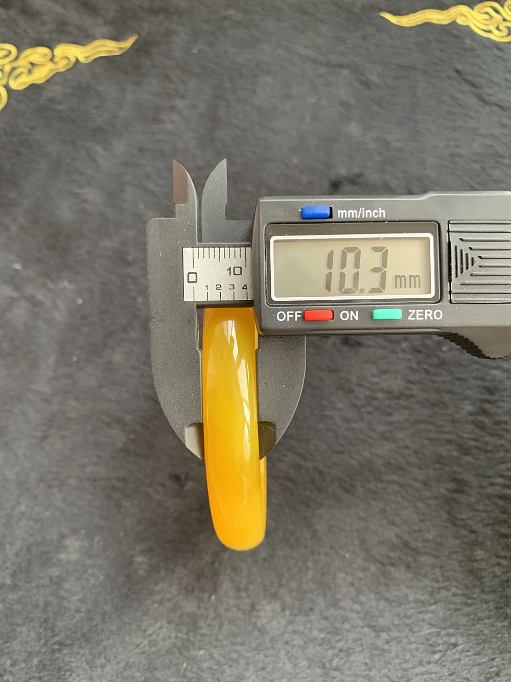 

Natural jade yellow agate jade color clean hetian jade ice species topaz jade bracelet bracelet gift lemon yellow