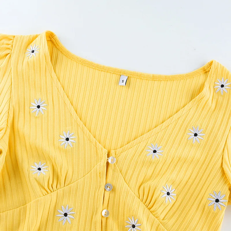

Sweet Cute Yellow Flower Embroidery Women T-shirts Harajuku V Neck Buttons Short Sleeve Womens Tops Tee Shirt Camisetas Mujer