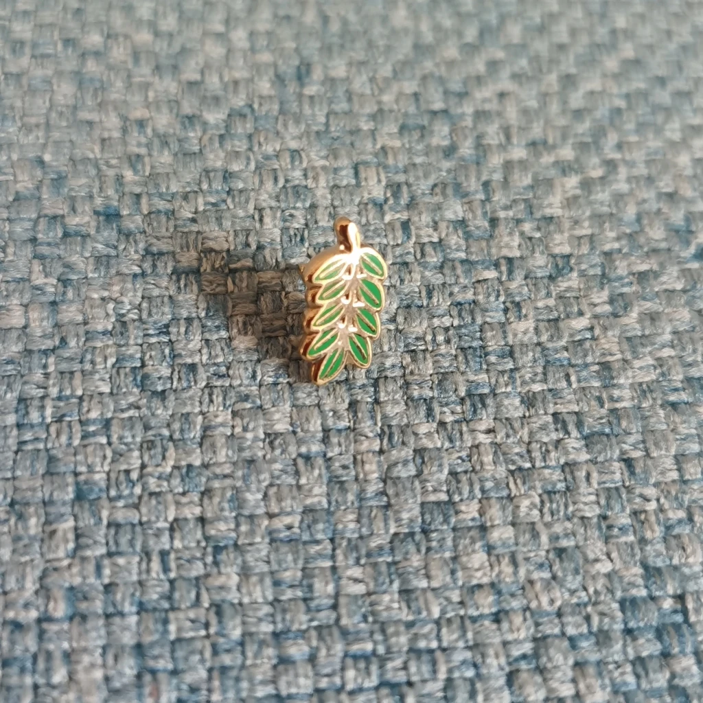 Маленький лацкан с масонскими листьями Сувенирный значок из акации | Дом и сад