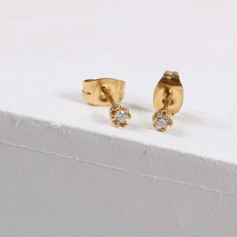 Женские серьги-гвоздики с синтетическим бриллиантом 6 зубцов | Украшения и